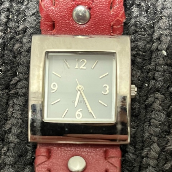 Watch - Picture 3 of 5